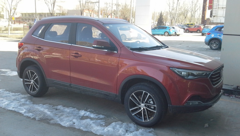 https://totalrenting.es/wp-content/uploads/2022/10/faw-besturn-x40-2017-1-6-114-cv-automatic-suv-3.png