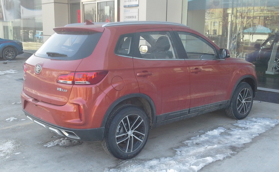 https://totalrenting.es/wp-content/uploads/2022/10/faw-besturn-x40-2017-1-6-114-cv-automatic-suv-4.png
