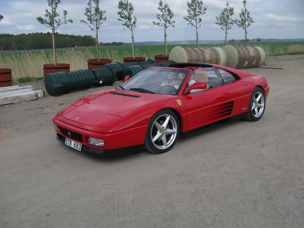 https://totalrenting.es/wp-content/uploads/2022/10/ferrari-348-ts-1990-3-4-v8-300-cv-targa-3.png