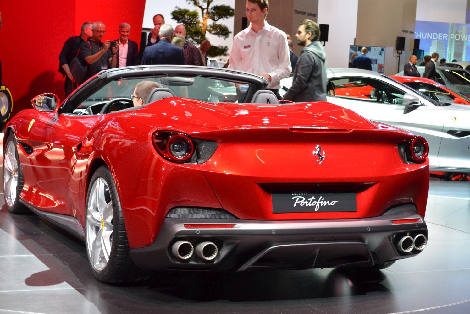 https://totalrenting.es/wp-content/uploads/2022/10/ferrari-portofino-2018-3-9-v8-600-cv-dct-cabriolet-10.png