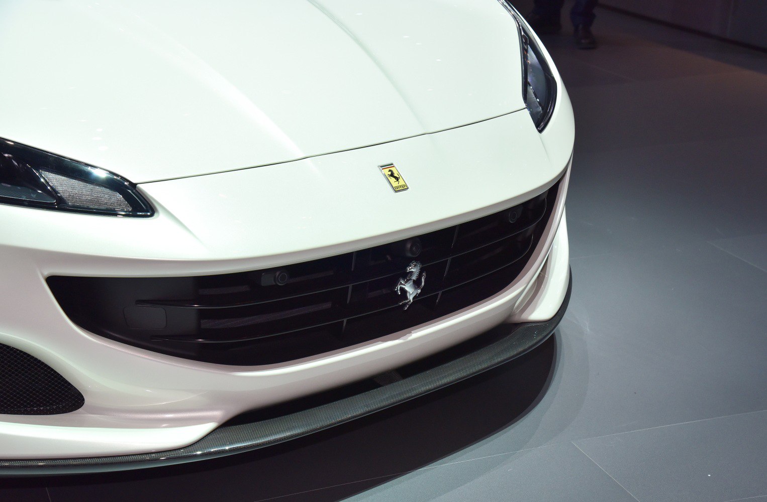 https://totalrenting.es/wp-content/uploads/2022/10/ferrari-portofino-2018-3-9-v8-600-cv-dct-cabriolet-13.png