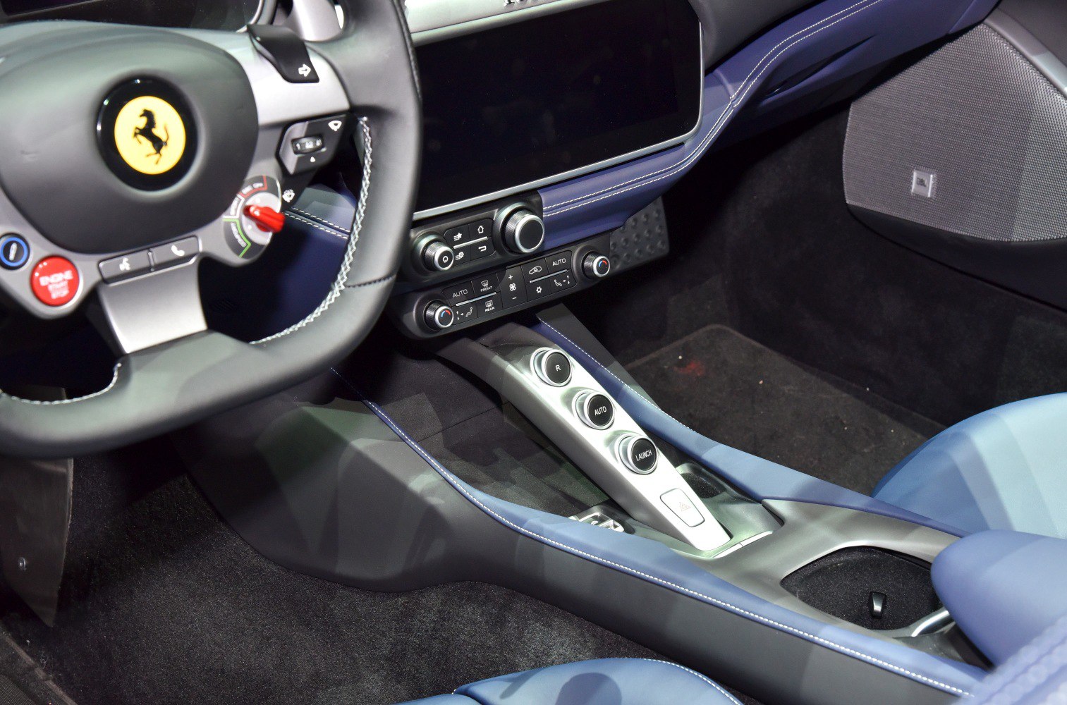 https://totalrenting.es/wp-content/uploads/2022/10/ferrari-portofino-2018-3-9-v8-600-cv-dct-cabriolet-24.png