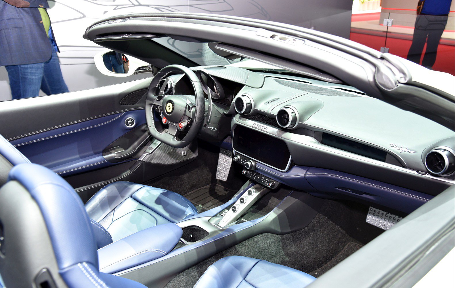 https://totalrenting.es/wp-content/uploads/2022/10/ferrari-portofino-2018-3-9-v8-600-cv-dct-cabriolet-29.png