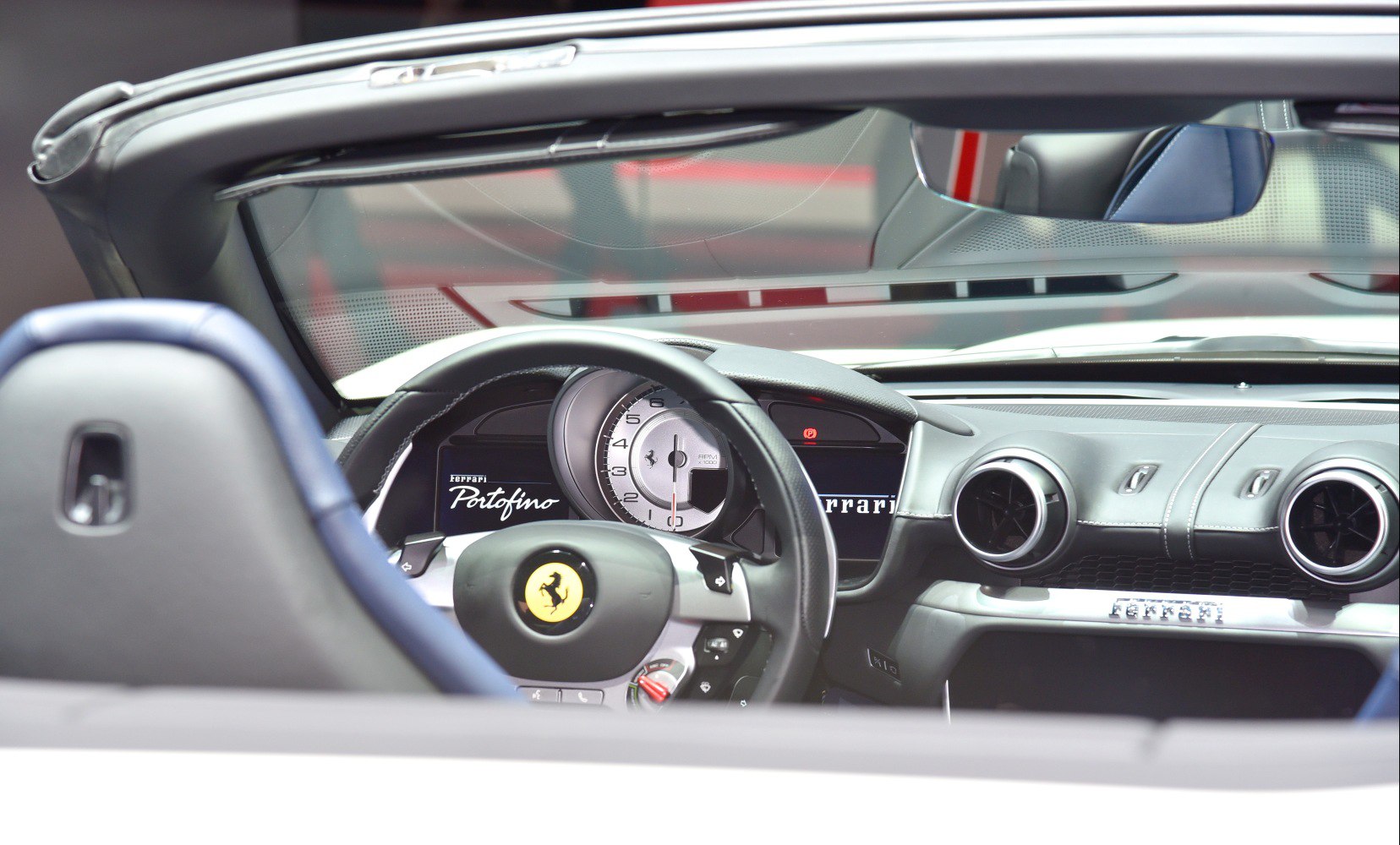 https://totalrenting.es/wp-content/uploads/2022/10/ferrari-portofino-2018-3-9-v8-600-cv-dct-cabriolet-30.png