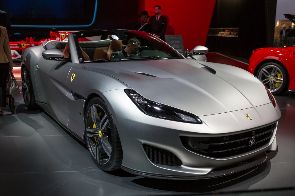 https://totalrenting.es/wp-content/uploads/2022/10/ferrari-portofino-2018-3-9-v8-600-cv-dct-cabriolet-33.png
