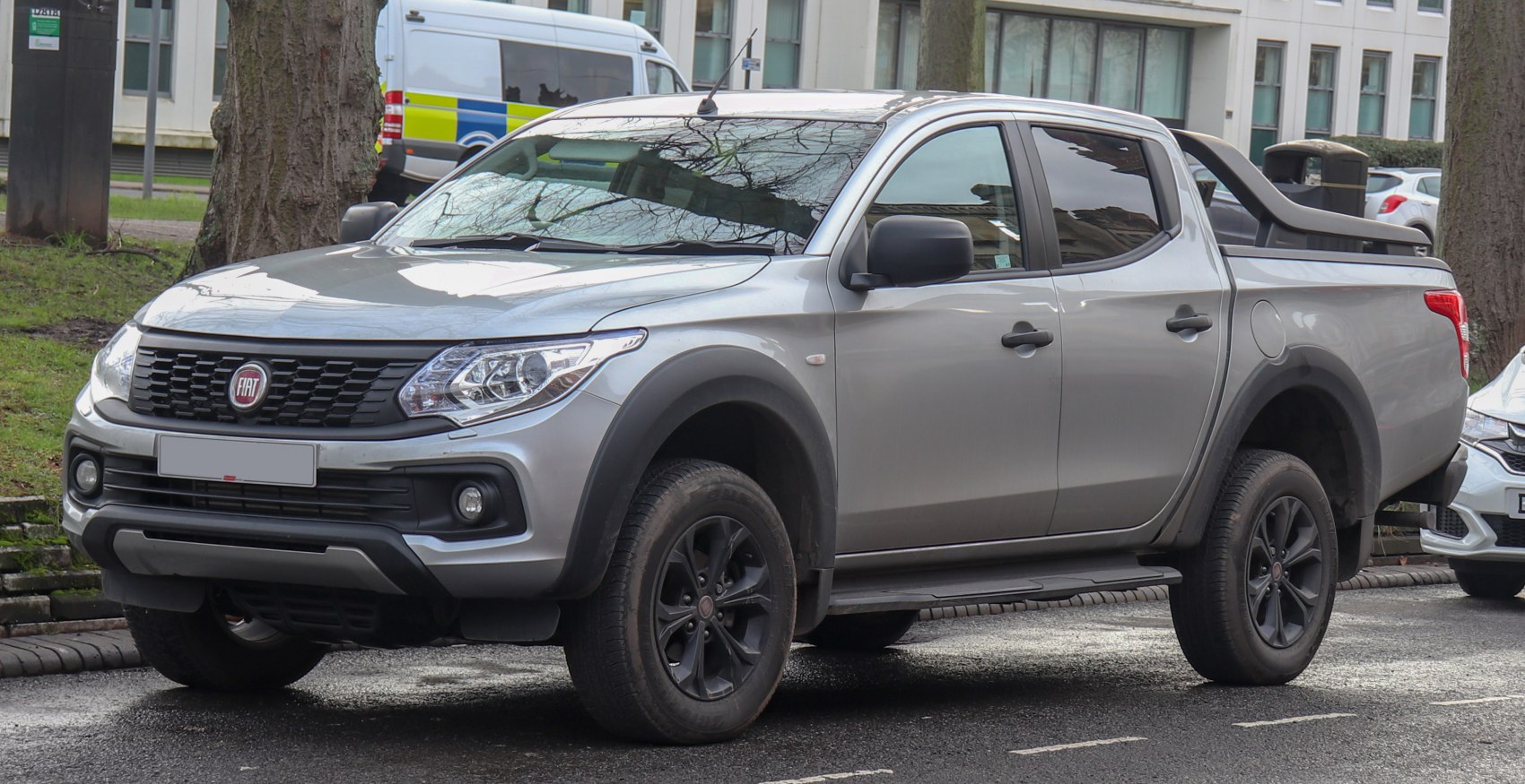 https://totalrenting.es/wp-content/uploads/2022/10/fiat-fullback-cross-2018-2-4-181-cv-4x4-automatic-pick-up.png