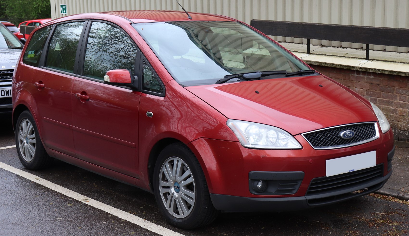 https://totalrenting.es/wp-content/uploads/2022/10/ford-c-max-2004-1-6-16v-100-cv-mpv.png