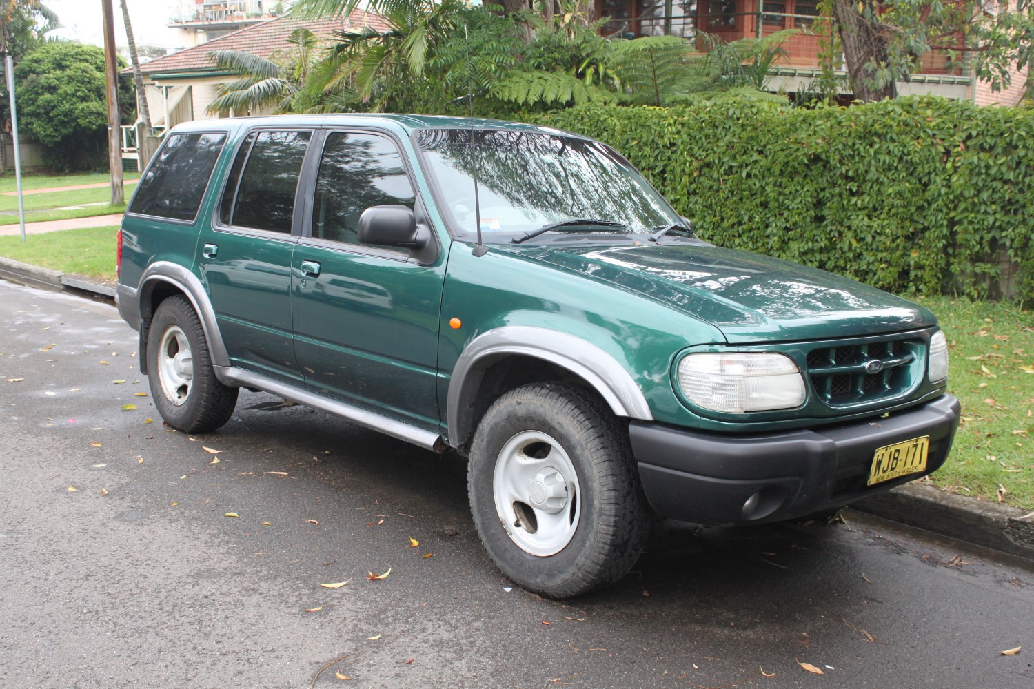 https://totalrenting.es/wp-content/uploads/2022/10/ford-explorer-ii-1995-4-0-v6-155-cv-todoterreno.png
