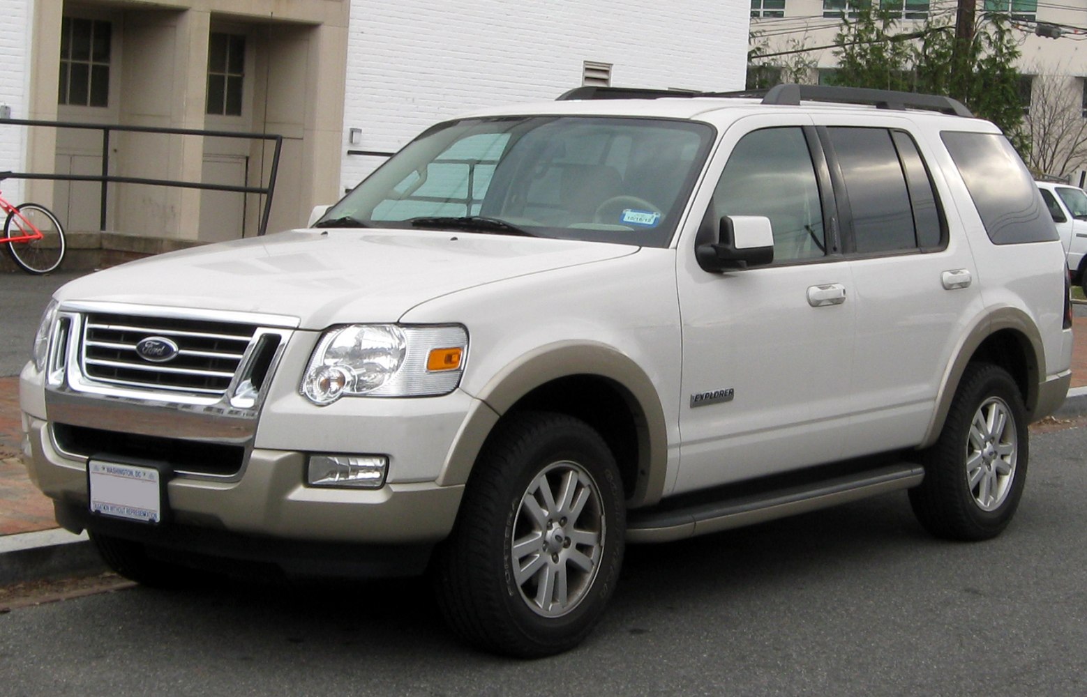 https://totalrenting.es/wp-content/uploads/2022/10/ford-explorer-iv-2006-4-0i-v6-212-cv-todoterreno-2.png