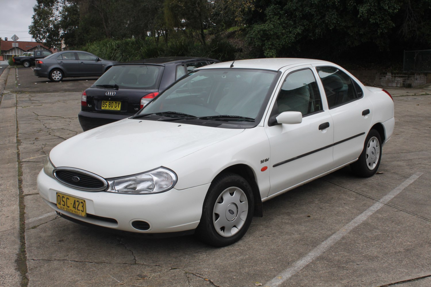 https://totalrenting.es/wp-content/uploads/2022/10/ford-mondeo-i-sedan-facelift-1996-1996-1-6-i-16v-95-cv-berlina.png