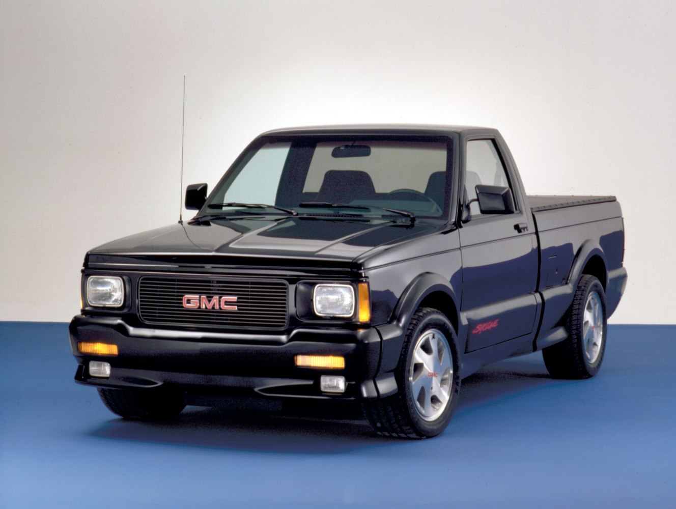 https://totalrenting.es/wp-content/uploads/2022/10/gmc-syclone-1991-4-3-i-v6-4wd-280-cv-pick-up.png