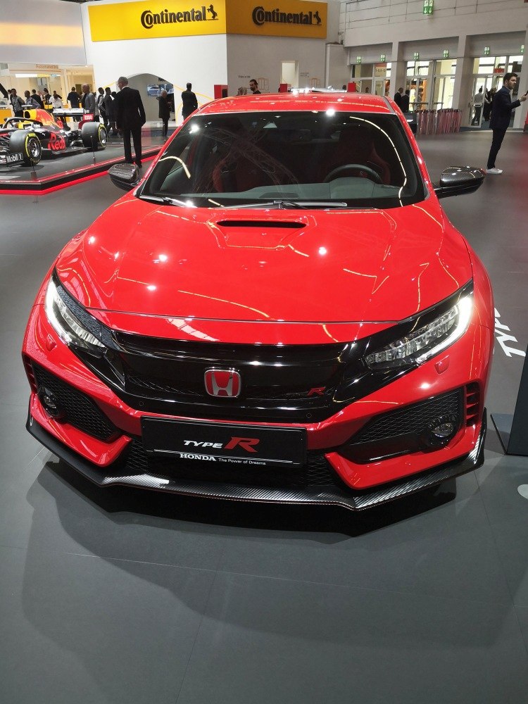 https://totalrenting.es/wp-content/uploads/2022/10/honda-civic-x-type-r-2017-2-0-320-cv-hatchback-12.png