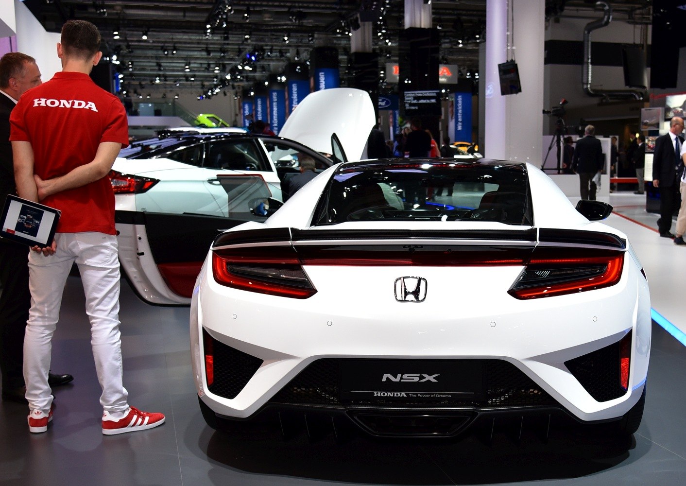 https://totalrenting.es/wp-content/uploads/2022/10/honda-nsx-ii-coupe-2016-3-5-i-vtec-bi-turbo-v6-581-cv-hybrid-awd-automatic-coupe-26.png