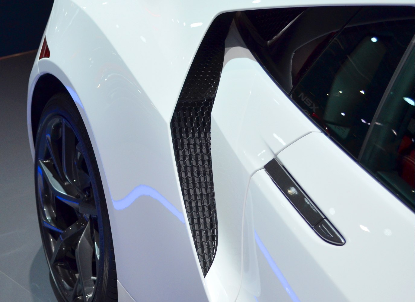 https://totalrenting.es/wp-content/uploads/2022/10/honda-nsx-ii-coupe-2016-3-5-i-vtec-bi-turbo-v6-581-cv-hybrid-awd-automatic-coupe-34.png