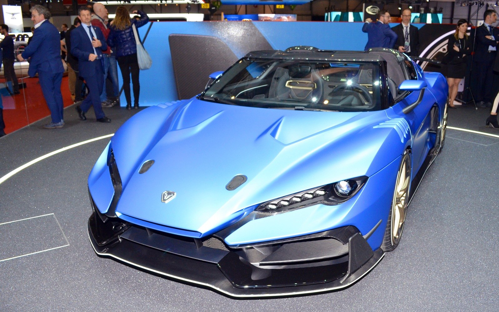 https://totalrenting.es/wp-content/uploads/2022/10/italdesign-zerouno-2018-5-2-v10-610-cv-4wd-automatic-coupe-18.png