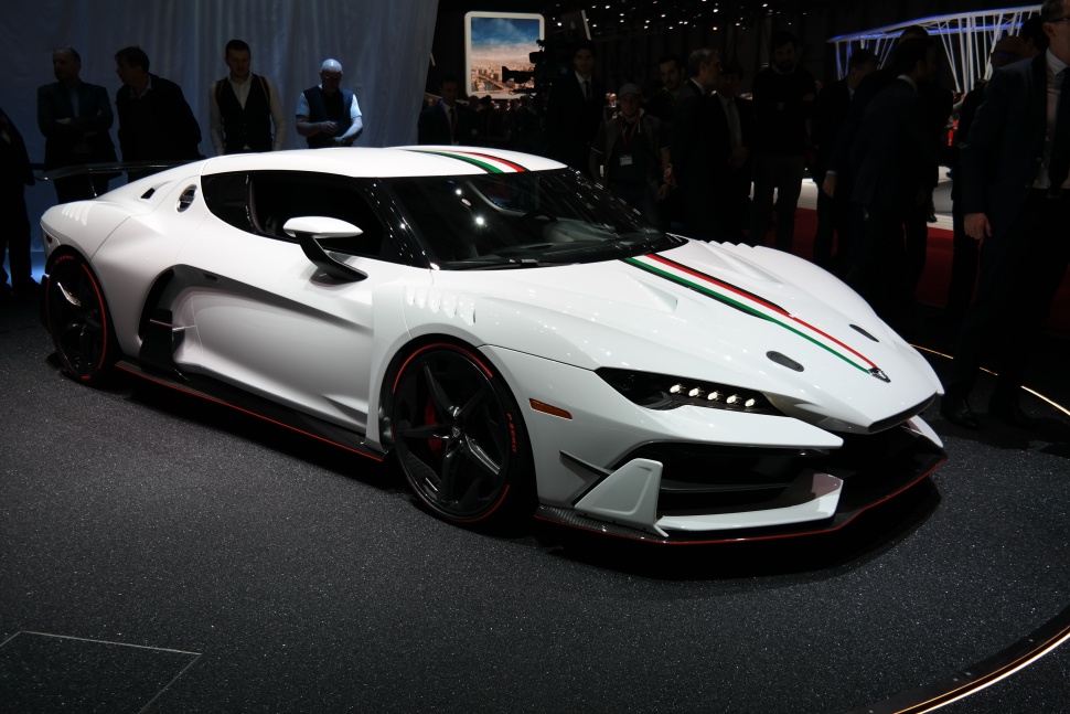 https://totalrenting.es/wp-content/uploads/2022/10/italdesign-zerouno-2018-5-2-v10-610-cv-4wd-automatic-coupe-20.png