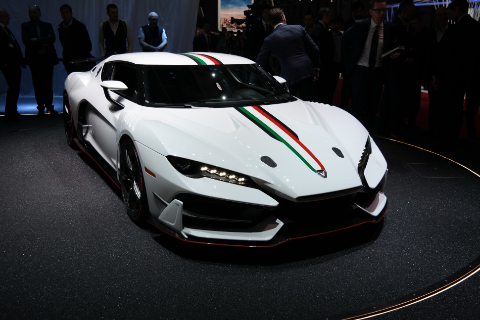 https://totalrenting.es/wp-content/uploads/2022/10/italdesign-zerouno-2018-5-2-v10-610-cv-4wd-automatic-coupe-21.png