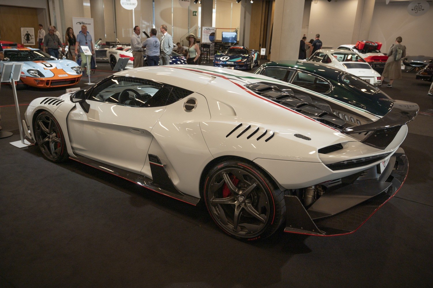 https://totalrenting.es/wp-content/uploads/2022/10/italdesign-zerouno-2018-5-2-v10-610-cv-4wd-automatic-coupe-28.png