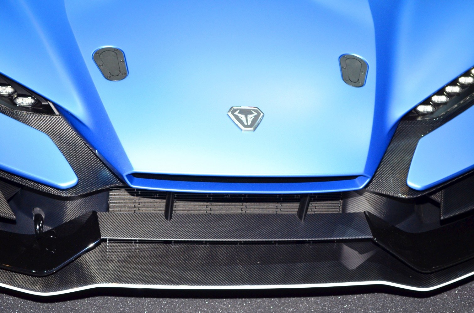 https://totalrenting.es/wp-content/uploads/2022/10/italdesign-zerouno-2018-5-2-v10-610-cv-4wd-automatic-coupe-5.png