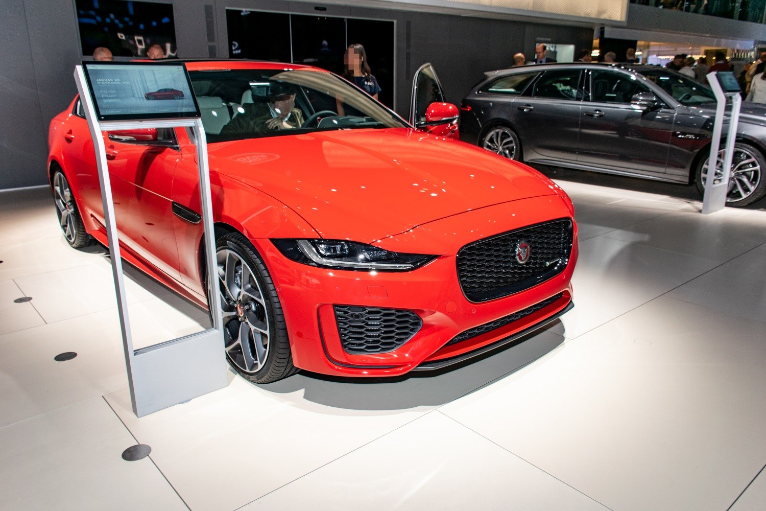 https://totalrenting.es/wp-content/uploads/2022/10/jaguar-xe-x760-facelift-2019-2019-d180-180-cv-automatic-berlina.png