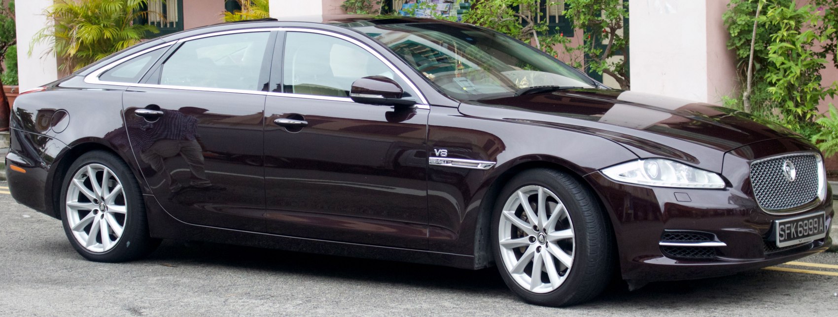 https://totalrenting.es/wp-content/uploads/2022/10/jaguar-xj-long-x351-2014-2-0-240-cv-automatic-berlina.png