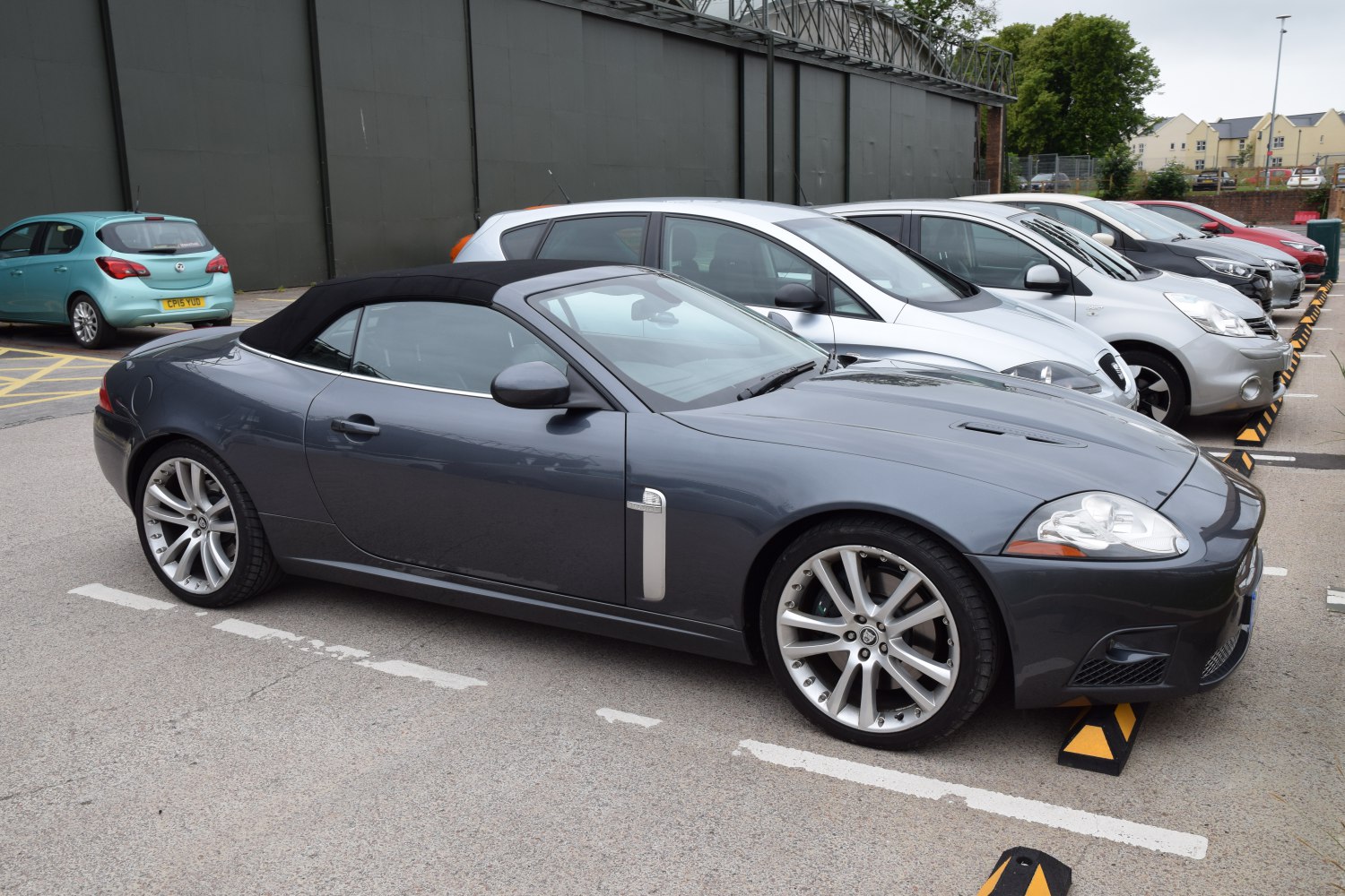 https://totalrenting.es/wp-content/uploads/2022/10/jaguar-xk-convertible-x150-2007-r-4-2-v8-416-cv-automatic-cabriolet.png