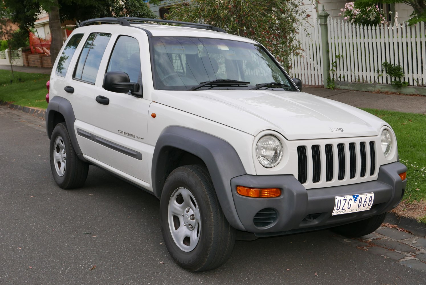 https://totalrenting.es/wp-content/uploads/2022/10/jeep-cherokee-iii-kj-2002-2-4i-16v-147-cv-awd-todoterreno.png