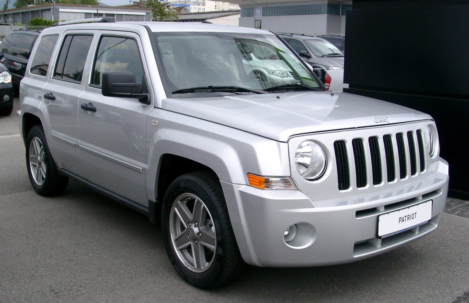 https://totalrenting.es/wp-content/uploads/2022/10/jeep-patriot-2007-2-4-i-16v-174-cv-todoterreno.png