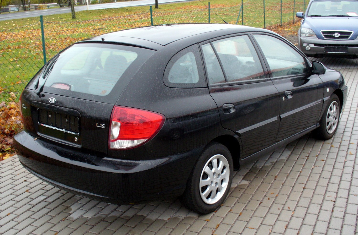 https://totalrenting.es/wp-content/uploads/2022/10/kia-rio-i-hatchback-dc-facelift-2002-2002-1-3-i-82-cv-hatchback-1.png
