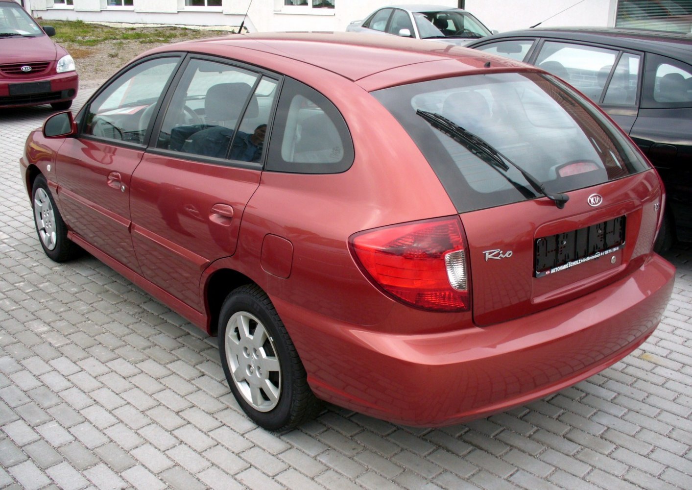 https://totalrenting.es/wp-content/uploads/2022/10/kia-rio-i-hatchback-dc-facelift-2002-2002-1-3-i-82-cv-hatchback-3.png