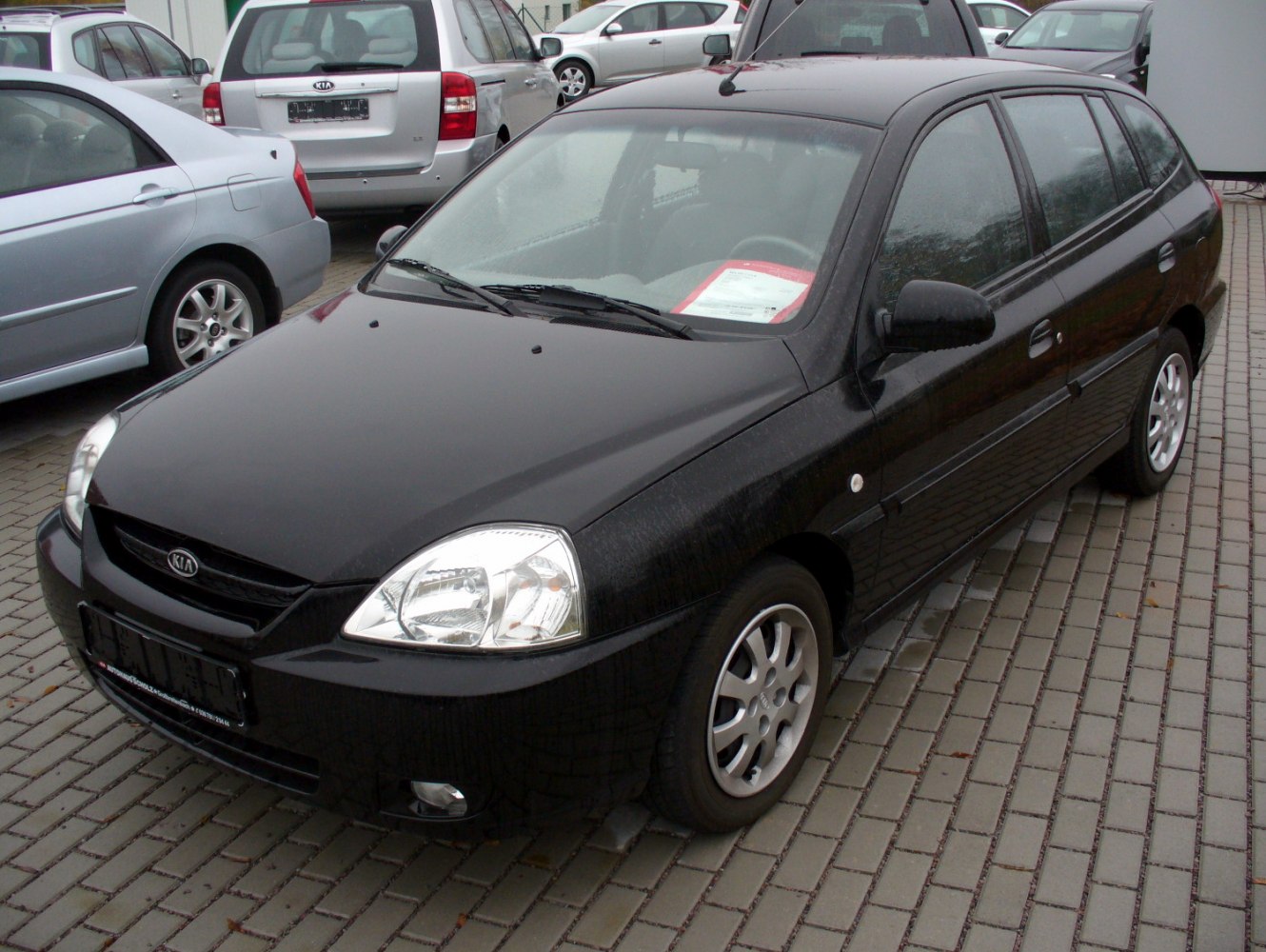 https://totalrenting.es/wp-content/uploads/2022/10/kia-rio-i-hatchback-dc-facelift-2002-2002-1-3-i-82-cv-hatchback.png