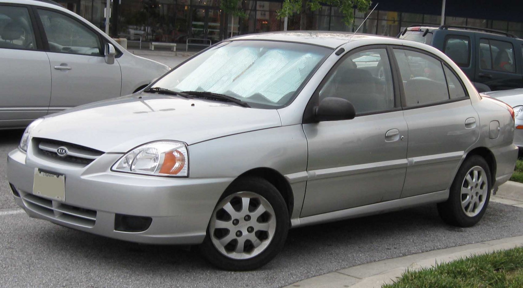 https://totalrenting.es/wp-content/uploads/2022/10/kia-rio-i-sedan-dc-facelift-2002-2002-1-3i-82-cv-berlina-1.png