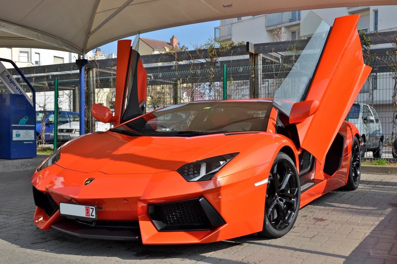 https://totalrenting.es/wp-content/uploads/2022/10/lamborghini-aventador-lp-700-4-coupe-2011-6-5-v12-700-cv-4wd-coupe.png