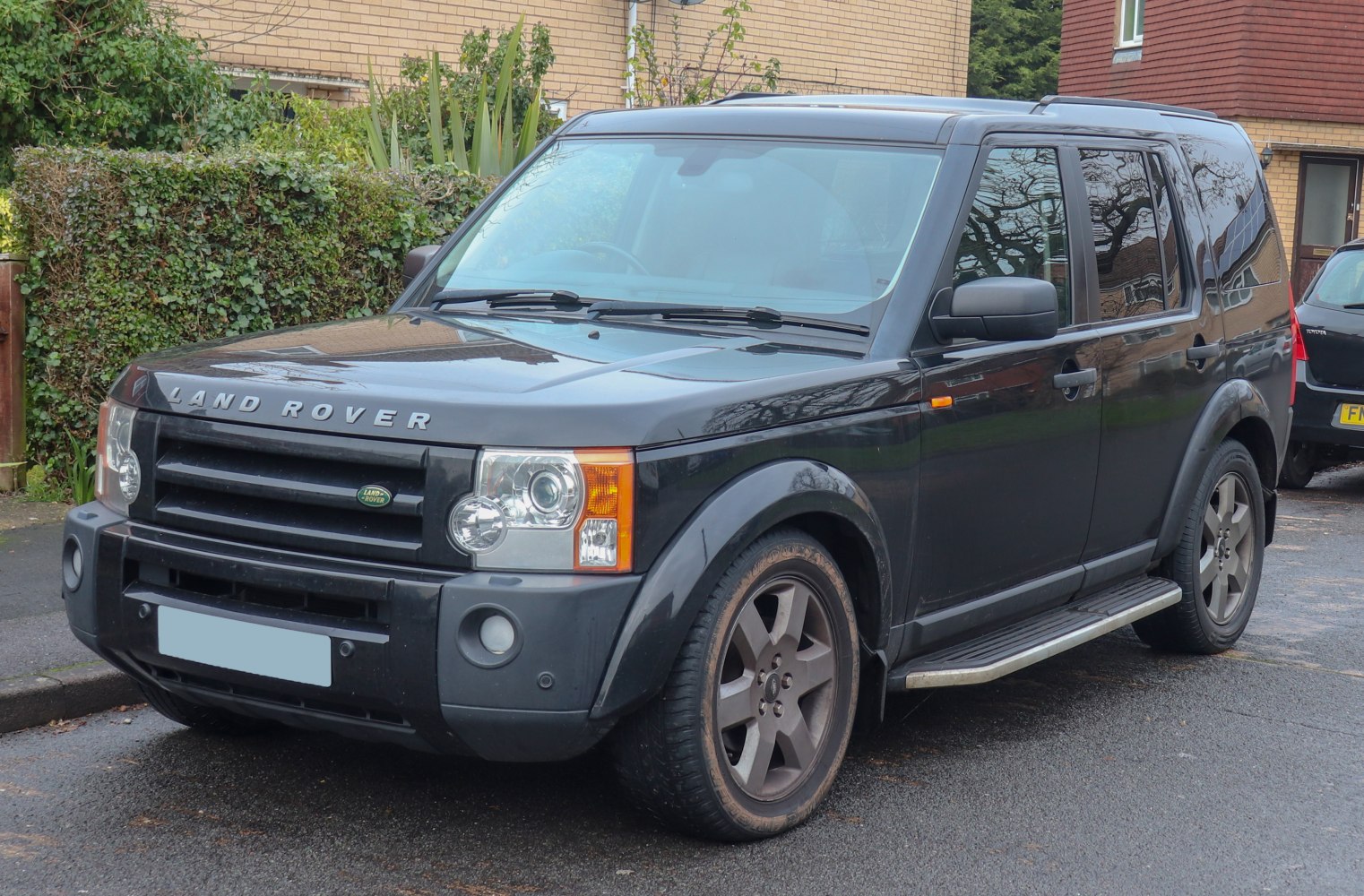 https://totalrenting.es/wp-content/uploads/2022/10/land-rover-discovery-iii-2004-2-7-tdi-190-cv-todoterreno-2.png