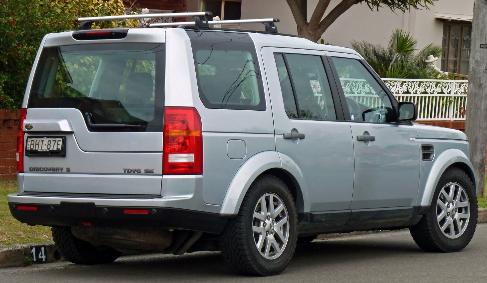 https://totalrenting.es/wp-content/uploads/2022/10/land-rover-discovery-iii-2004-2-7-tdi-190-cv-todoterreno-5.png