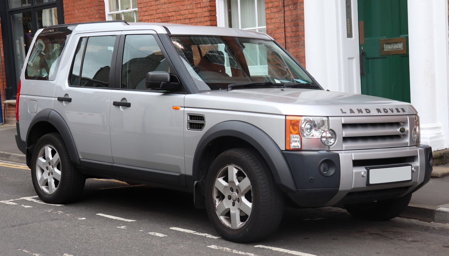 https://totalrenting.es/wp-content/uploads/2022/10/land-rover-discovery-iii-2004-2-7-tdi-190-cv-todoterreno.png