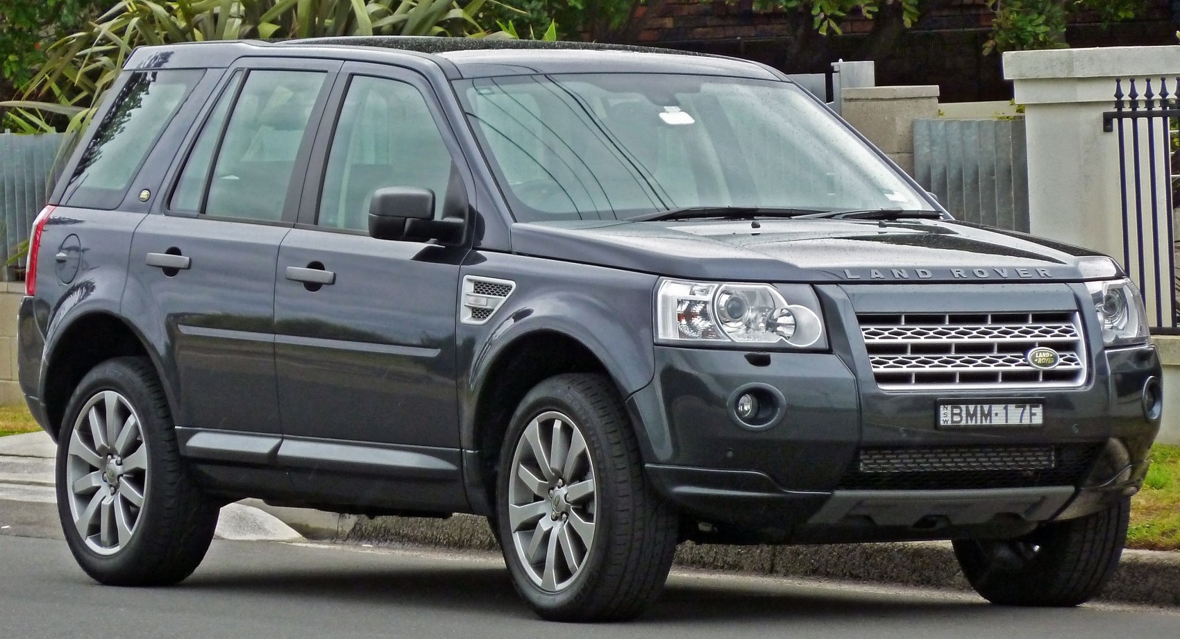 https://totalrenting.es/wp-content/uploads/2022/10/land-rover-freelander-ii-2007-2-2-td4-160-cv-todoterreno.png