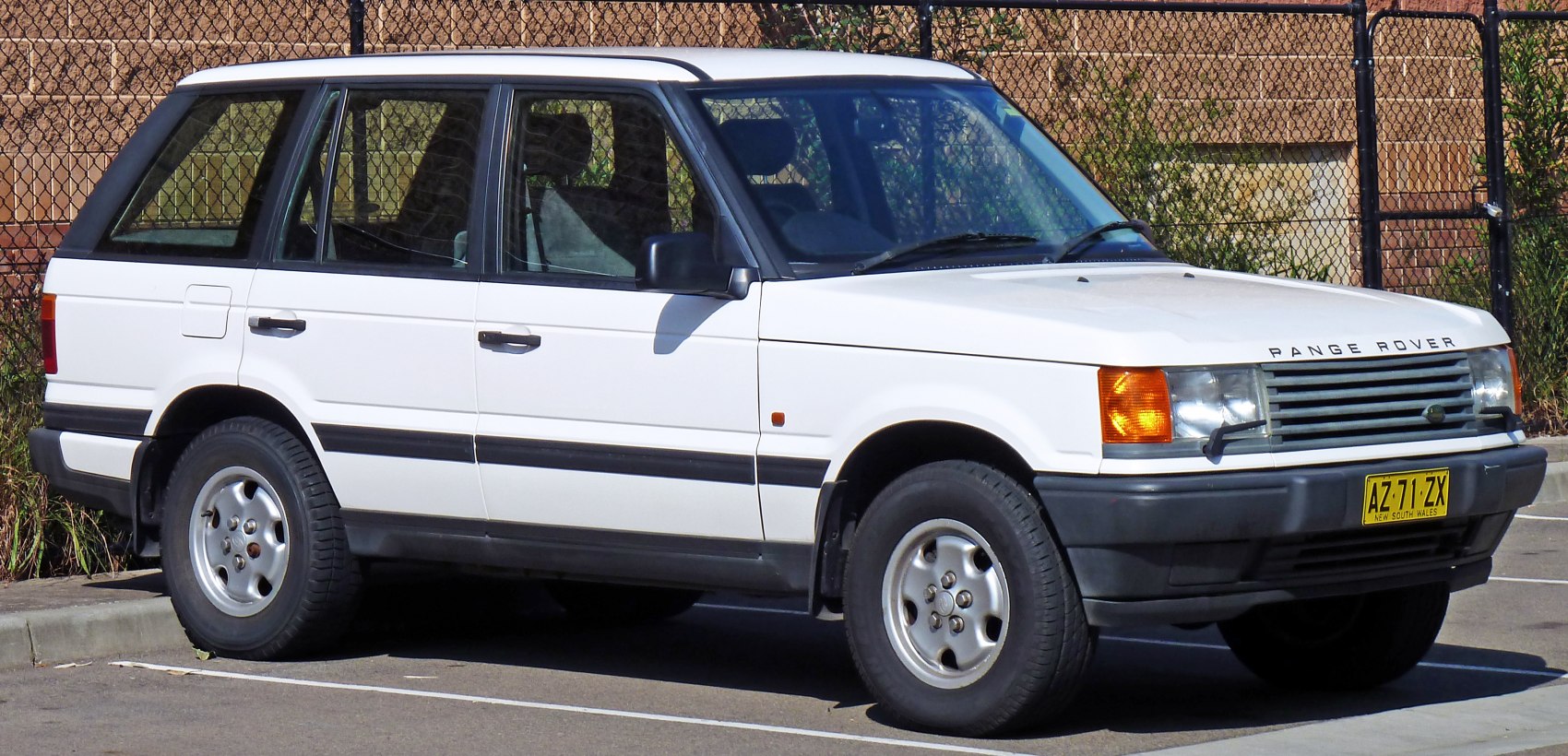 https://totalrenting.es/wp-content/uploads/2022/10/land-rover-range-rover-ii-1995-2-5-d-136-cv-suv.png