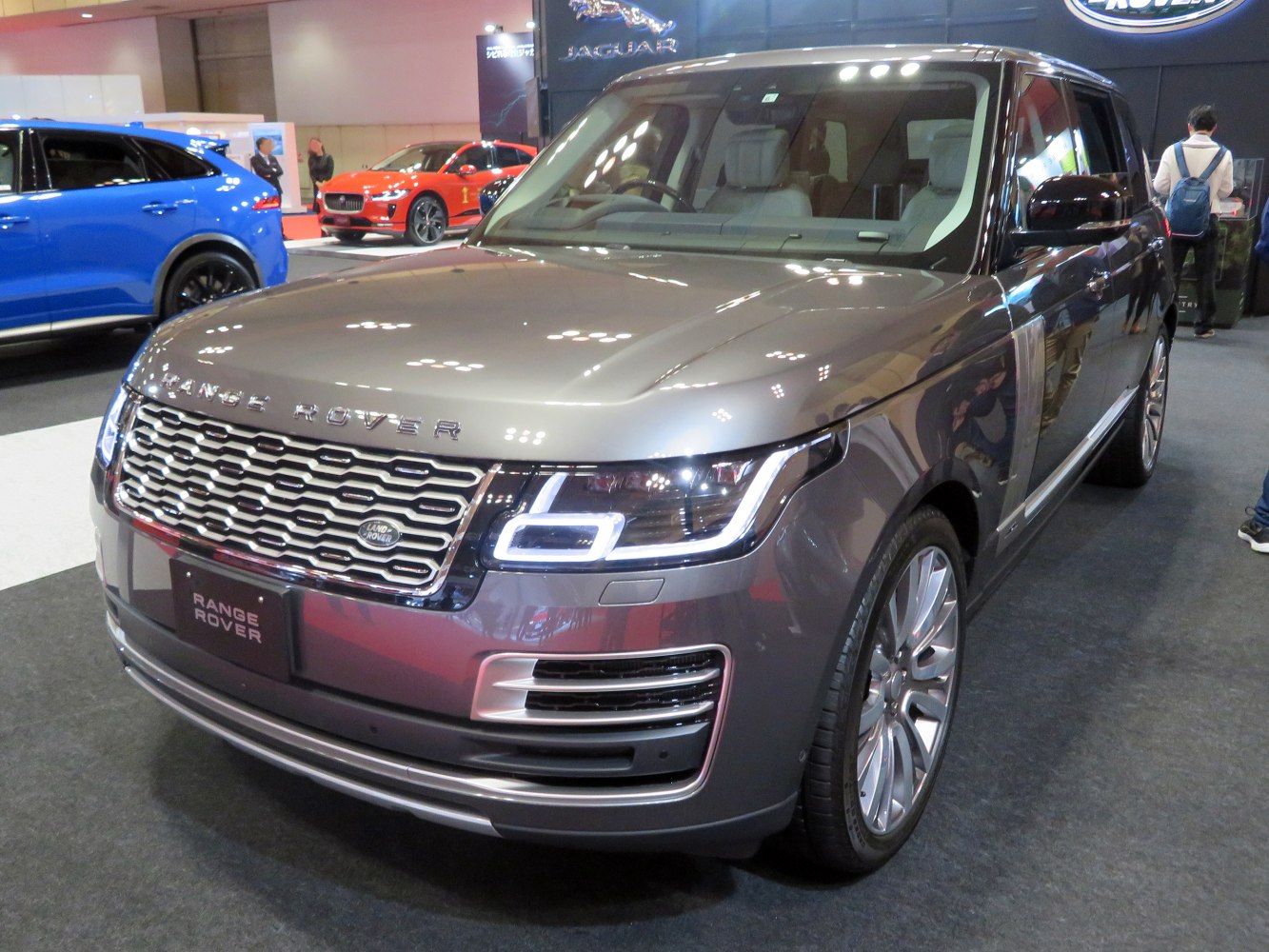 https://totalrenting.es/wp-content/uploads/2022/10/land-rover-range-rover-iv-facelift-2017-long-2017-3-0-v6-380-cv-awd-automatic-supercharged-suv.png