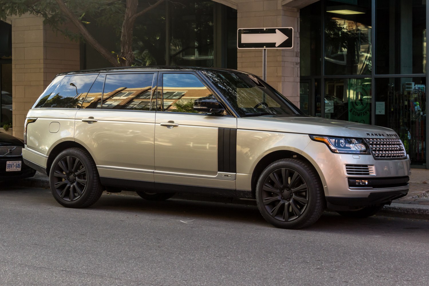 https://totalrenting.es/wp-content/uploads/2022/10/land-rover-range-rover-iv-long-2014-5-0-v8-510-cv-awd-automatic-suv.png