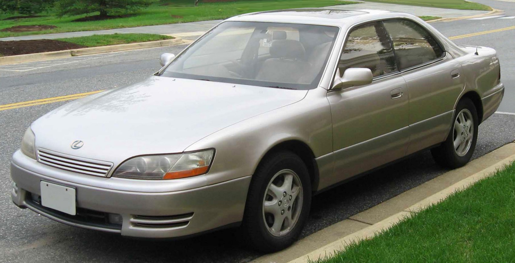 https://totalrenting.es/wp-content/uploads/2022/10/lexus-es-ii-xv10-1992-300-188-cv-berlina-1.png