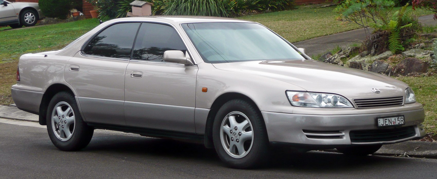 https://totalrenting.es/wp-content/uploads/2022/10/lexus-es-ii-xv10-1992-300-188-cv-berlina-2.png