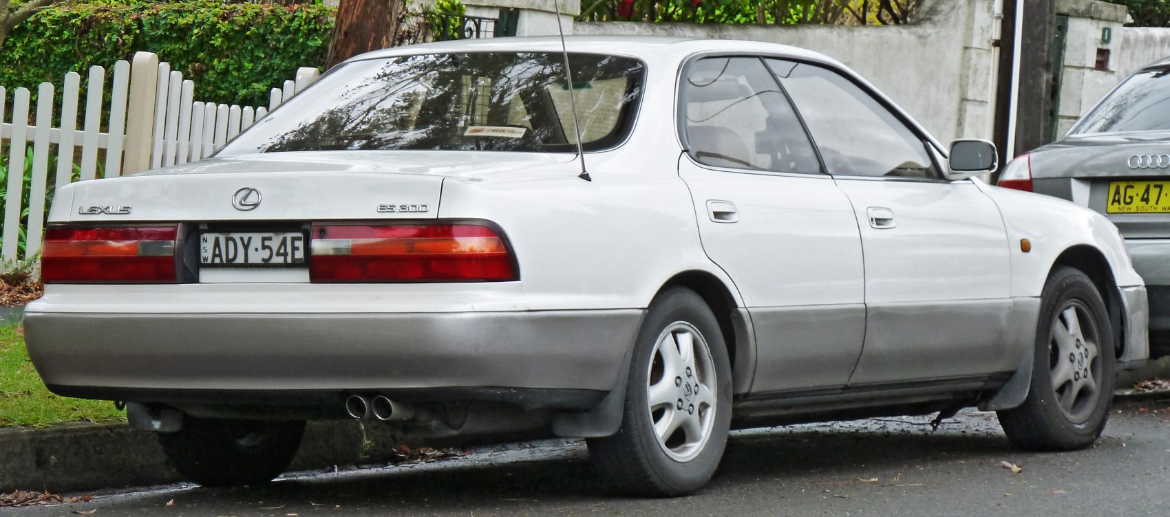https://totalrenting.es/wp-content/uploads/2022/10/lexus-es-ii-xv10-1992-300-188-cv-berlina-5.png