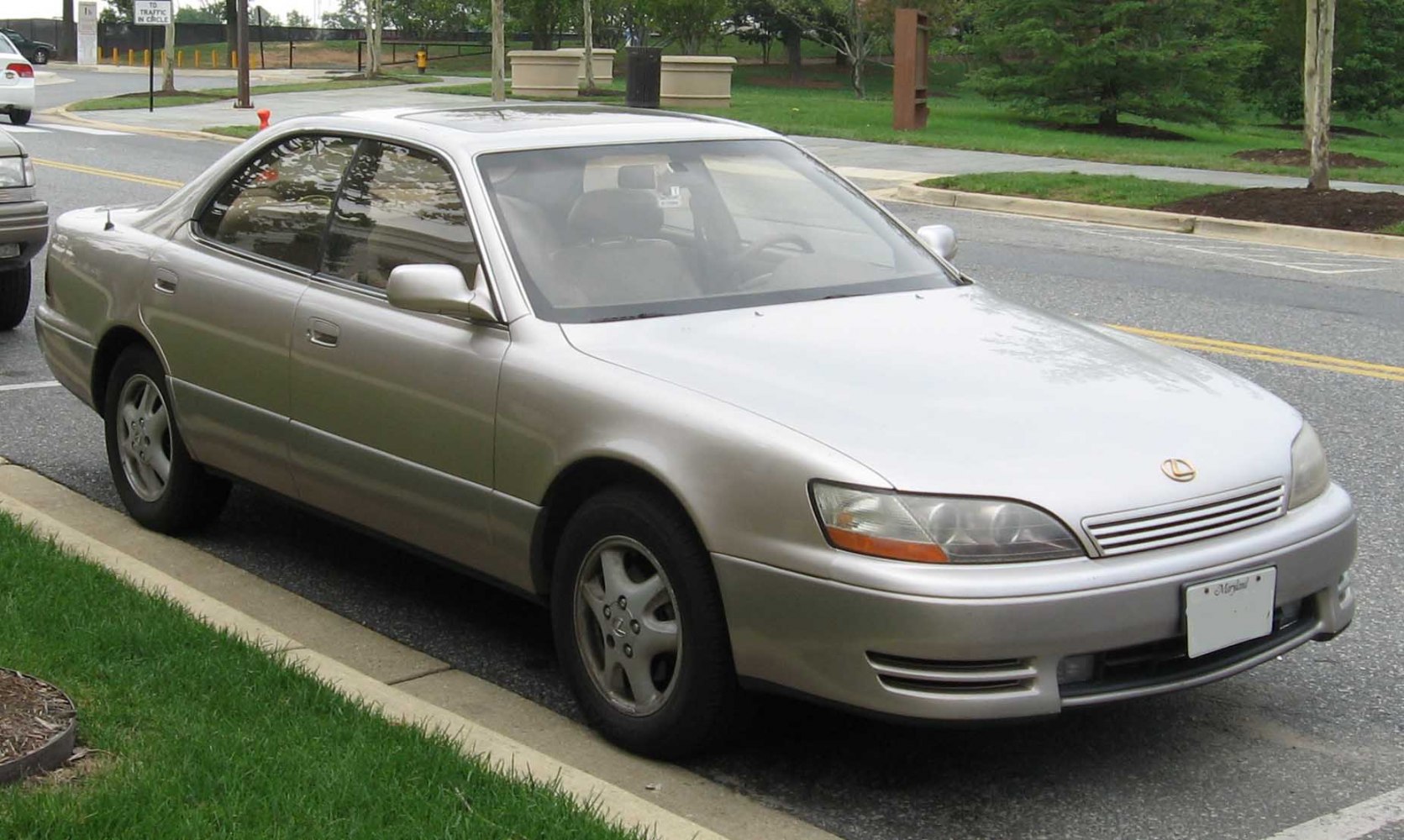 https://totalrenting.es/wp-content/uploads/2022/10/lexus-es-ii-xv10-1992-300-188-cv-berlina.png