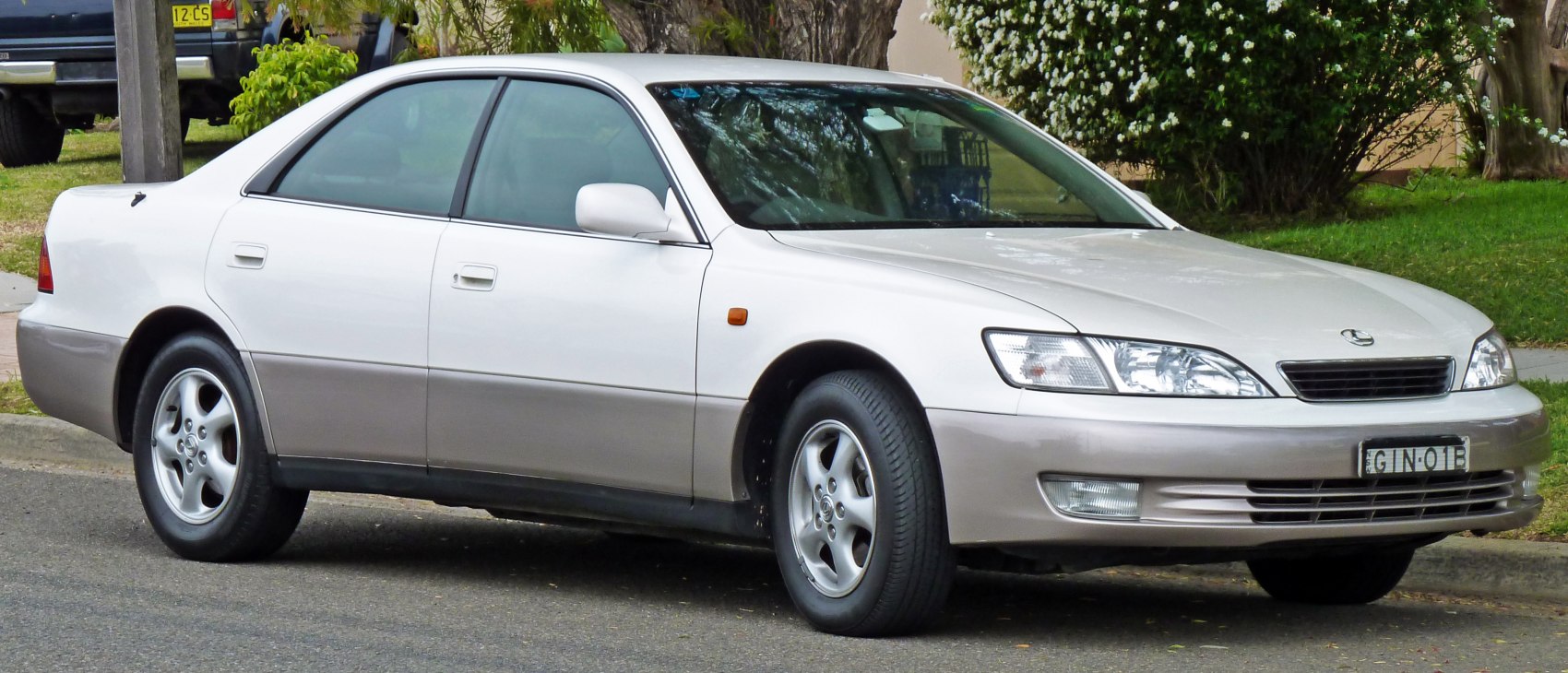 https://totalrenting.es/wp-content/uploads/2022/10/lexus-es-iii-xv20-1996-300-223-cv-berlina-2.png