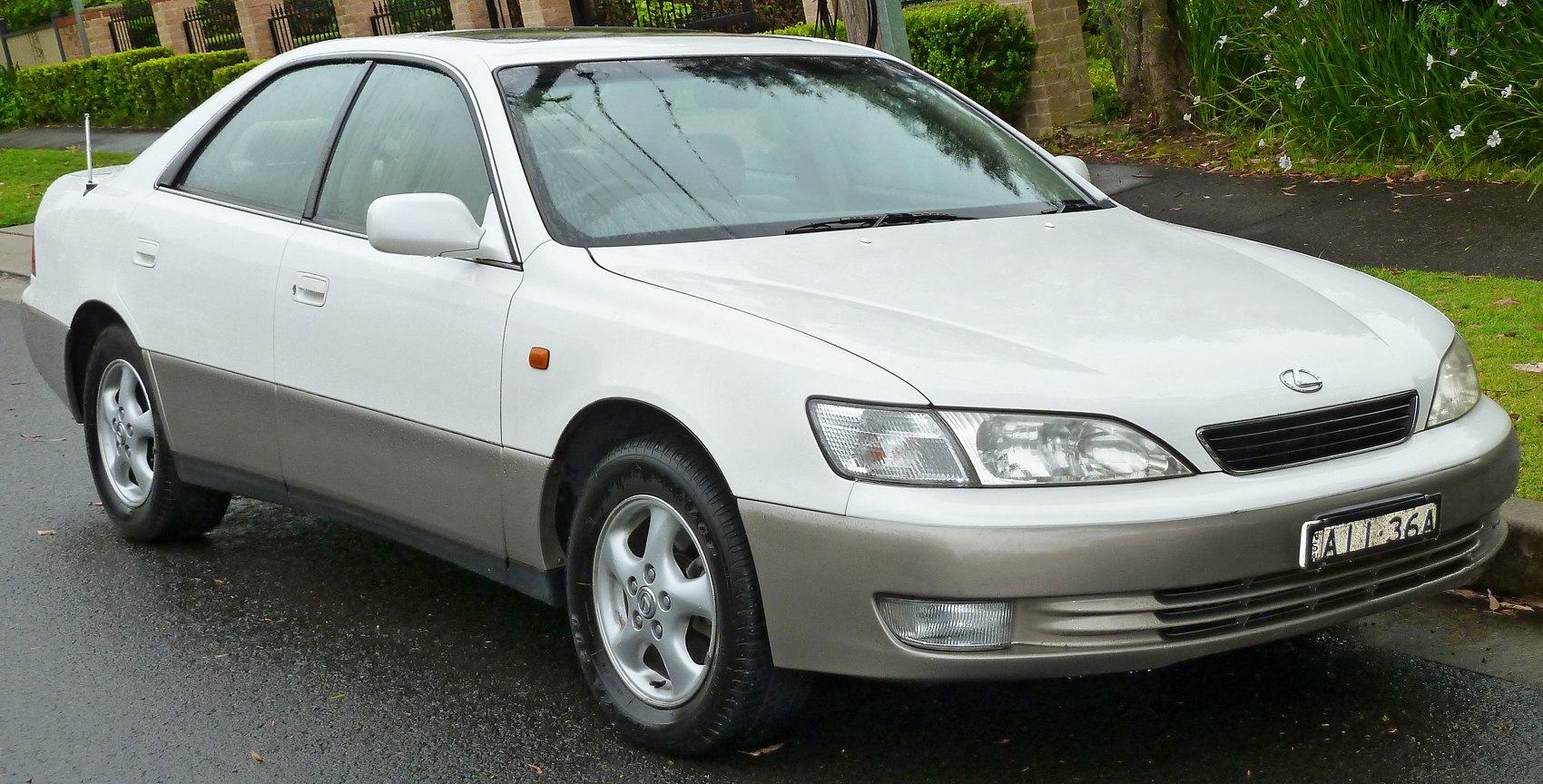 https://totalrenting.es/wp-content/uploads/2022/10/lexus-es-iii-xv20-1996-300-223-cv-berlina.png