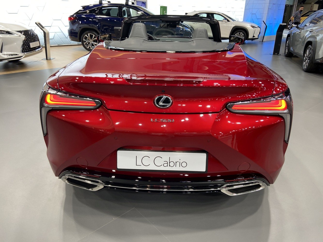 https://totalrenting.es/wp-content/uploads/2022/10/lexus-lc-convertible-2021-500-v8-477-cv-automatic-cabriolet-5.png