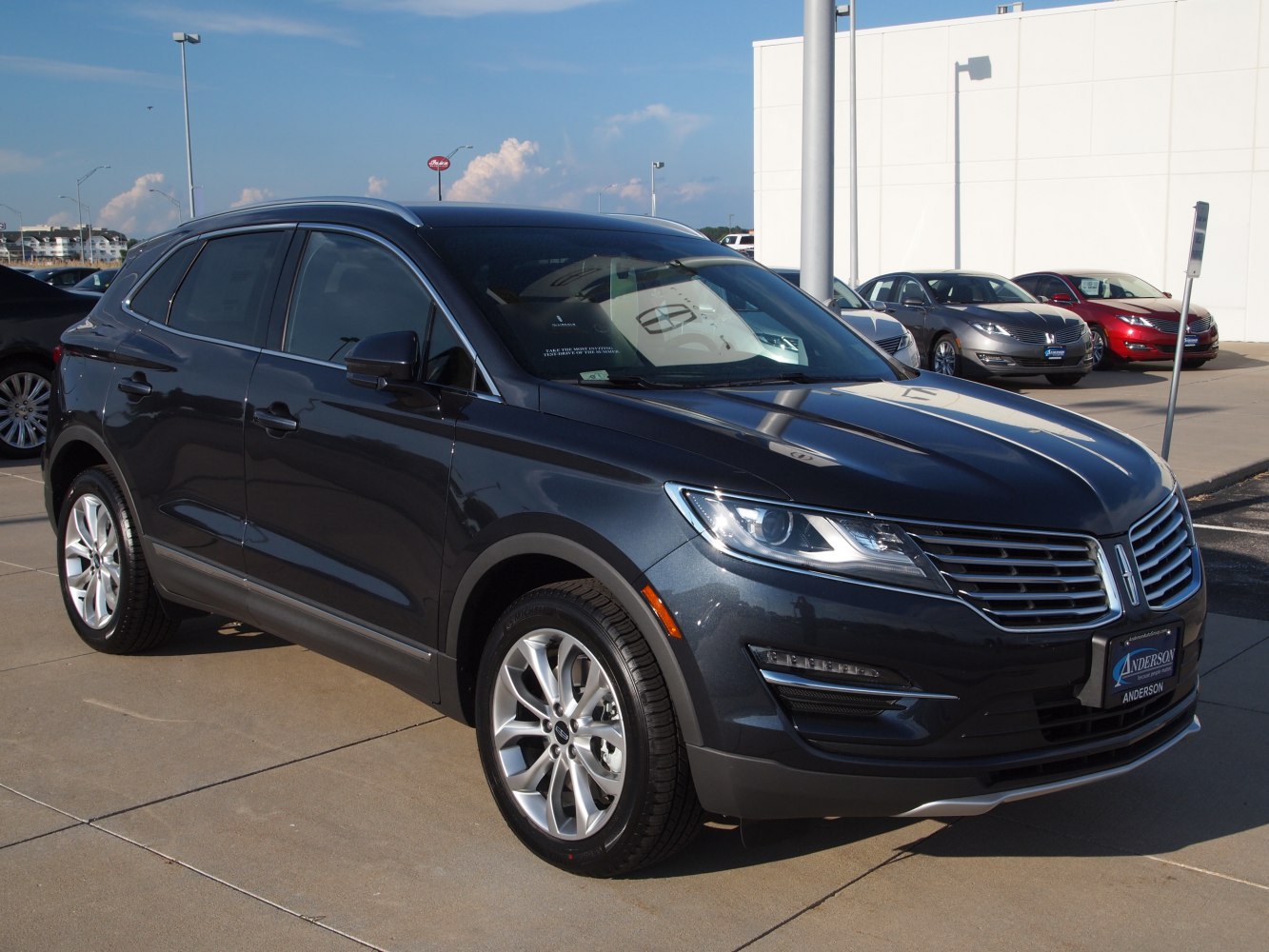 https://totalrenting.es/wp-content/uploads/2022/10/lincoln-mkc-2015-2-0-gtdi-240-cv-awd-automatic-suv.png