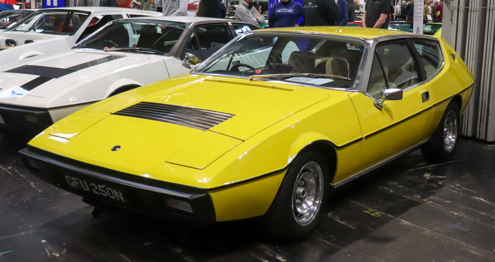 https://totalrenting.es/wp-content/uploads/2022/10/lotus-elite-type-75-1974-2-0-162-cv-coupe-2.png