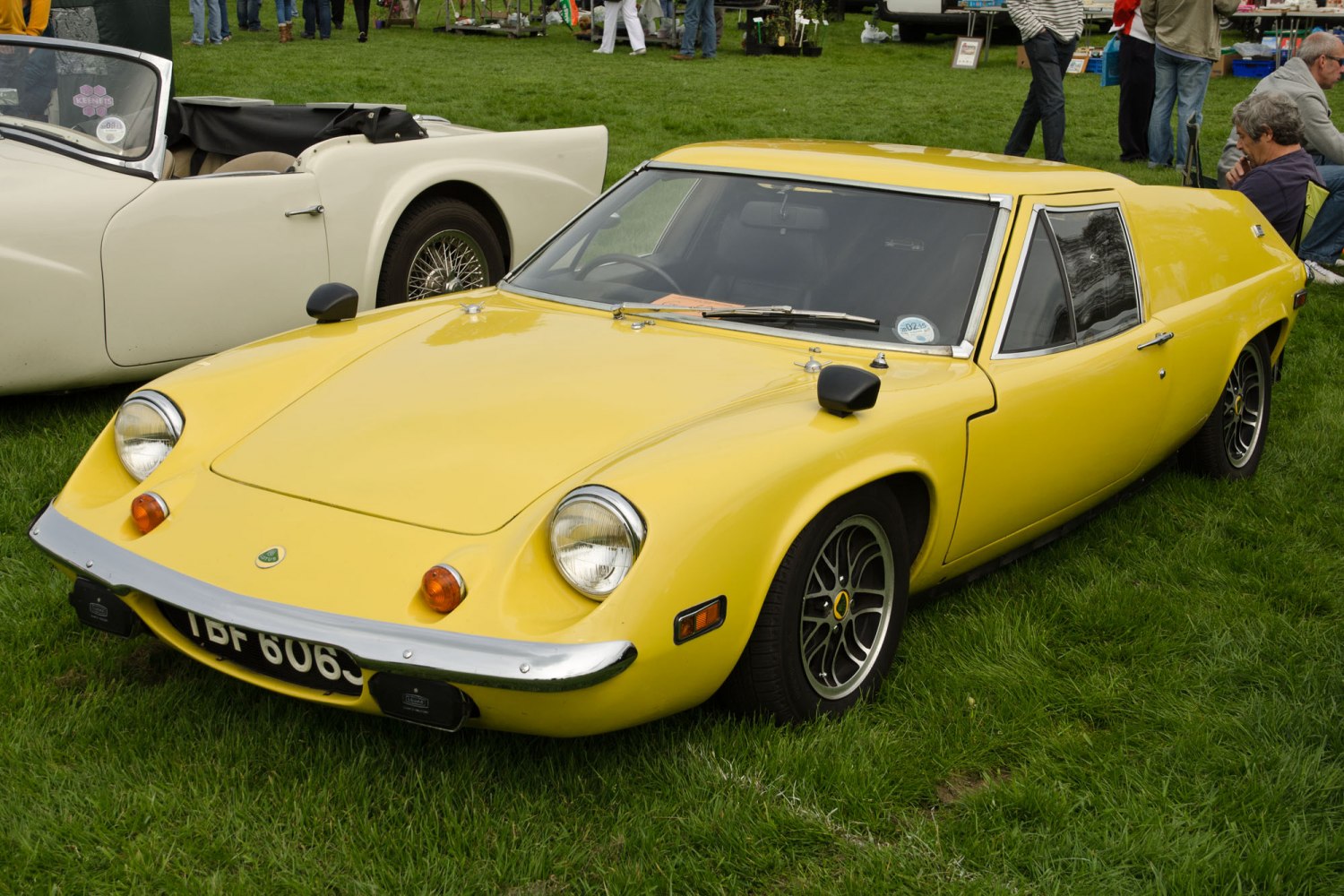 https://totalrenting.es/wp-content/uploads/2022/10/lotus-europa-1971-1-6-106-cv-coupe-7.png